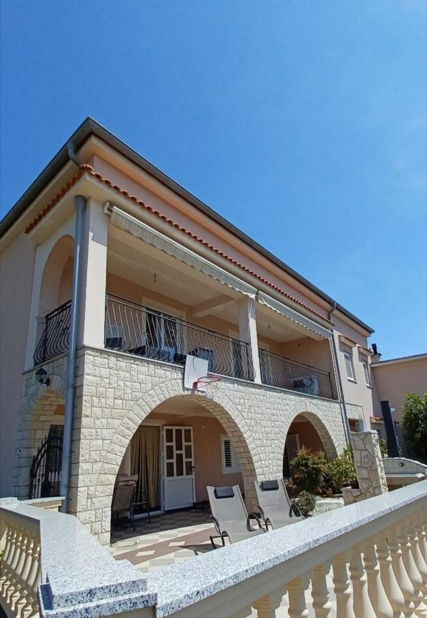 Apartmani Nizic ヤドラニヴォ エクステリア 写真