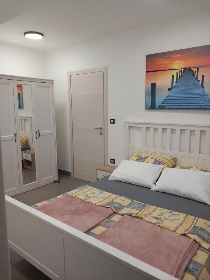 Apartmani Nizic ヤドラニヴォ エクステリア 写真