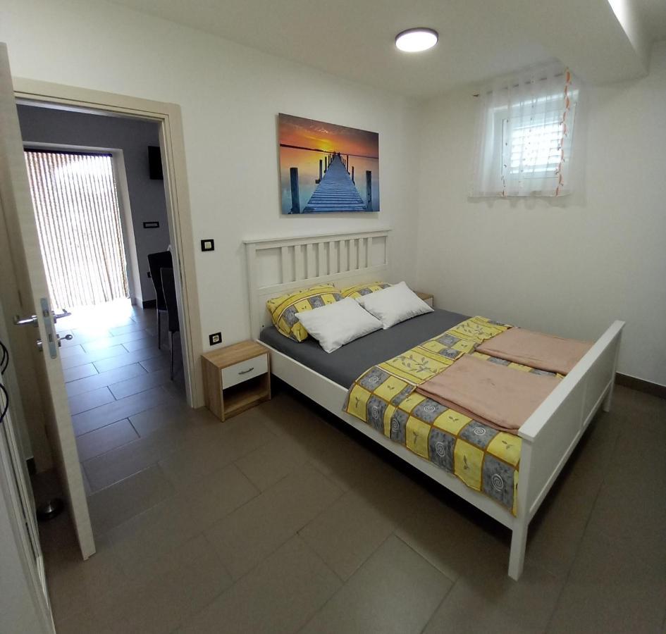 Apartmani Nizic ヤドラニヴォ エクステリア 写真