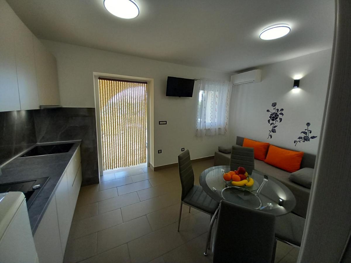 Apartmani Nizic ヤドラニヴォ エクステリア 写真